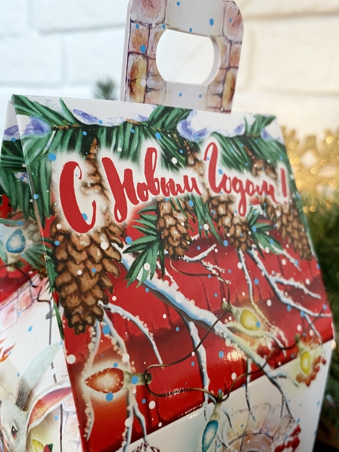 Коробка новогодняя подарочная Лесной домик, 91х70х157 (+30) мм (домик) — изображение 5